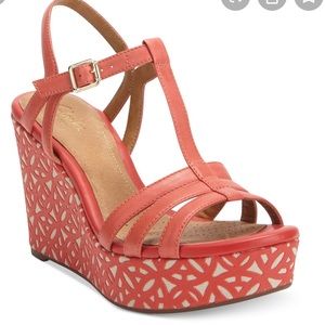 Clarks Artisan pink wedge sandals size 6